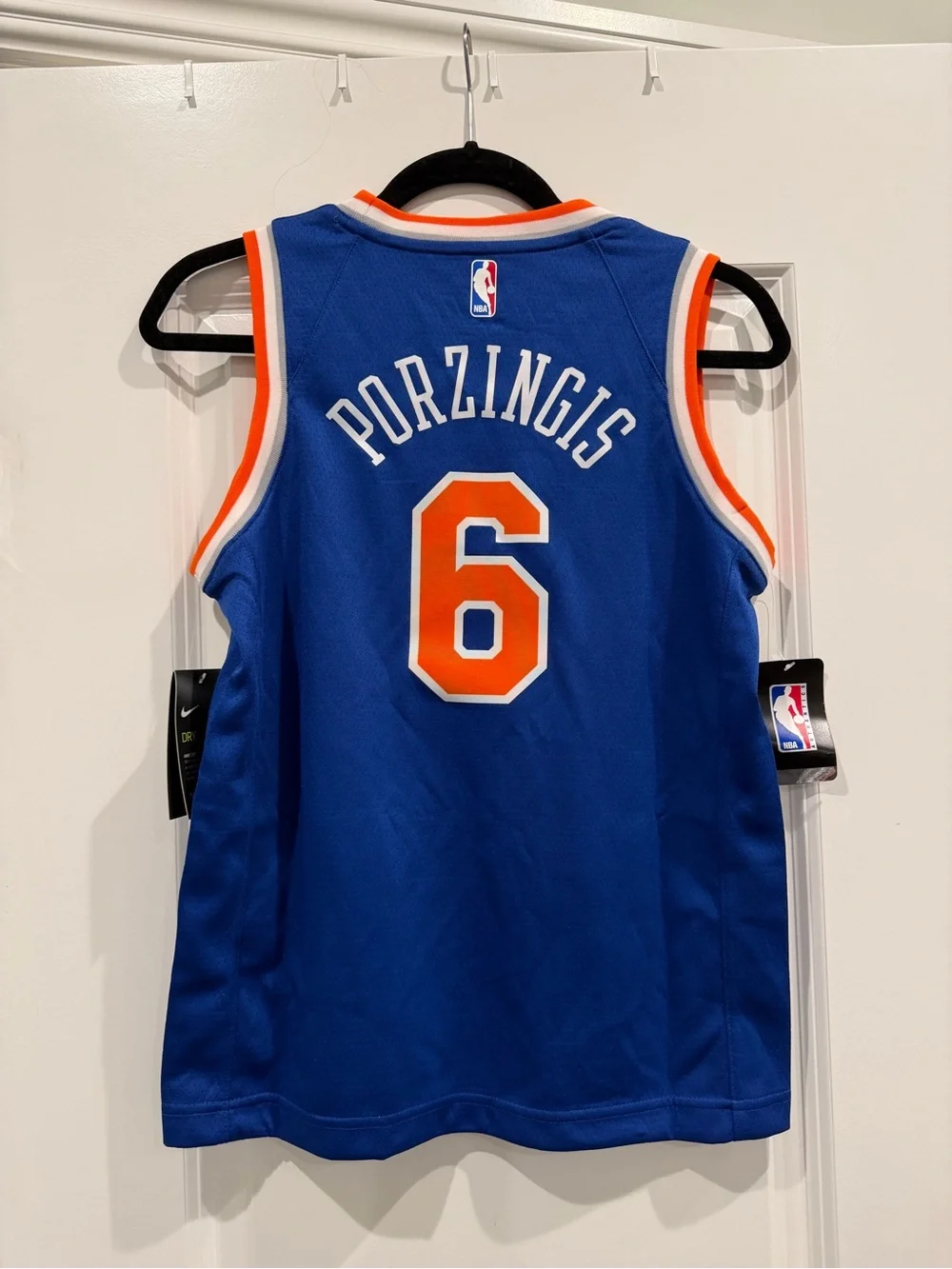 NBA NY Knicks Jersey Youth Nike Kristaps Porzingis Icon Edition Swingman Jersey - Picture 2 of 6